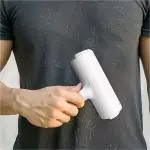 Man cleaning his T-shirt with Petti Roller
